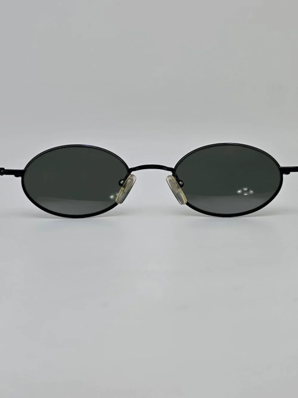DKNY 7202S 001 Black Frame Green Lens Oval Sunglasses w/ Case 48-20-145